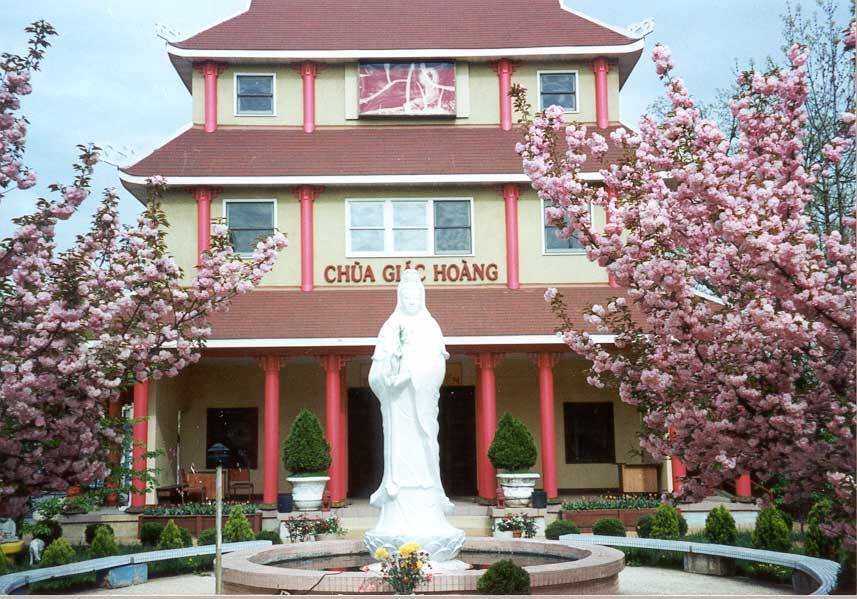 Statue of Kwan Yin in front of Chua Giac Temple