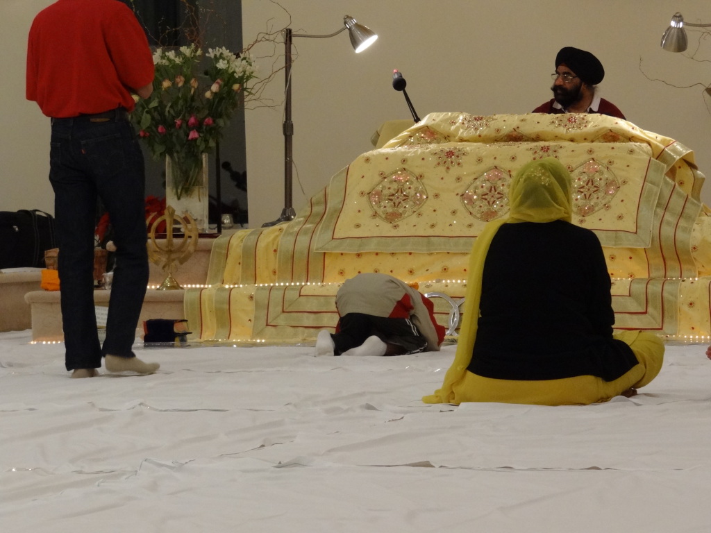 bowing to honor the Granth Sahib